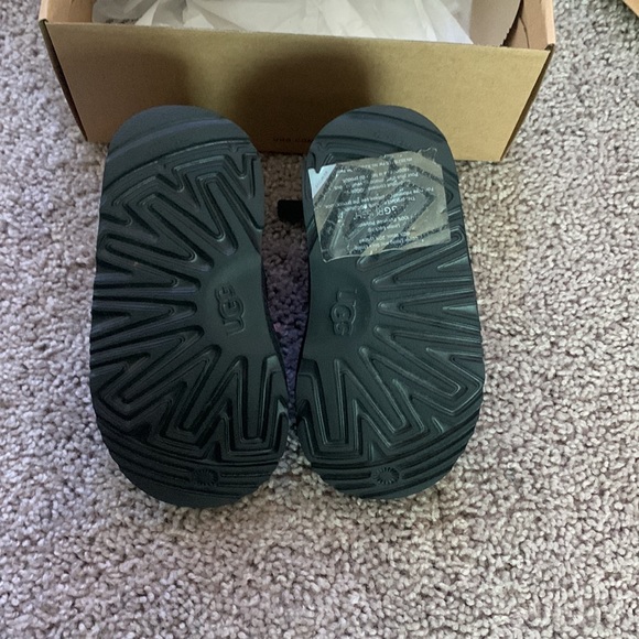 Gently worn - Picture 2 of 2